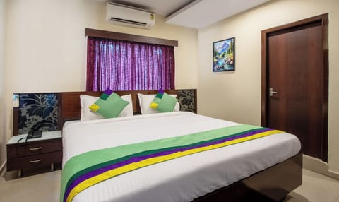 Standard Double Room | In-room safe, desk, iron/ironing board, bed sheets