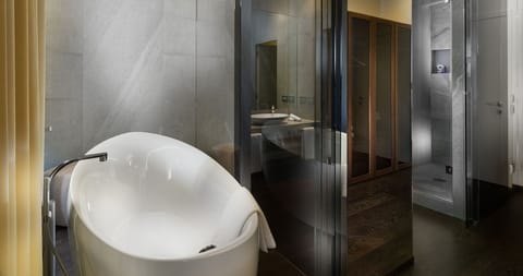 Suite With Duomo Cathedral View | Bathroom | Hair dryer, bathrobes, slippers, bidet