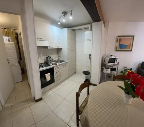 Full-size fridge, microwave, stovetop, cookware/dishes/utensils