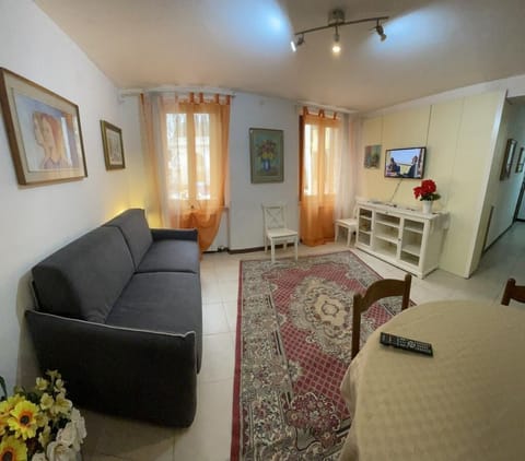 Honeymoon Apartment | Living area