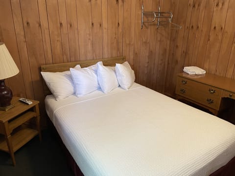 Deluxe Queen Suite | Pillowtop beds, individually furnished, iron/ironing board, free WiFi