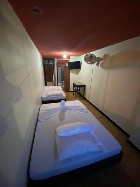 Triple Room | Free WiFi, bed sheets