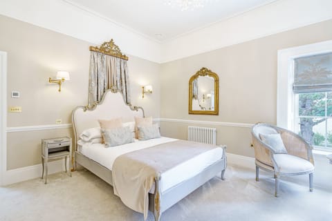 Executive Double Room with Bath & shower | Premium bedding, memory foam beds, individually decorated