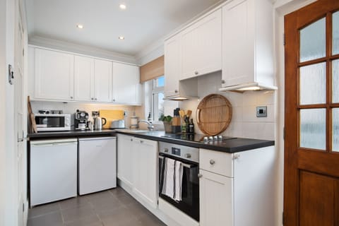 Saundersfoot Cottage, Sea Views