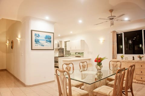 Deluxe Townhome, 3 Bedrooms, Private Pool, Beach View | In-room dining