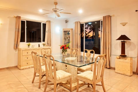 Deluxe Townhome, 3 Bedrooms, Private Pool, Beach View | In-room dining