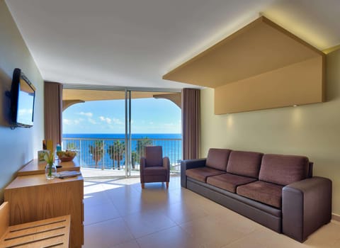 Suite, Sea View | Minibar, desk, blackout drapes, soundproofing