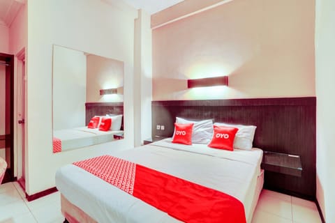 Deluxe Double Room | Desk, laptop workspace, blackout drapes, free WiFi