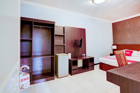 Standard Double Room | Desk, laptop workspace, blackout drapes, free WiFi