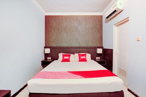 Standard Double Room | Desk, laptop workspace, blackout drapes, free WiFi