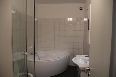 Standard Shared Dormitory | Bathroom