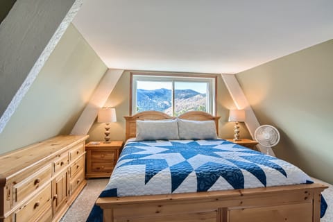 King bedroom! You will not believe the incredible, unobstructed views.