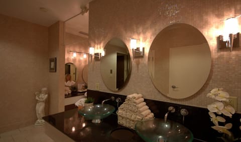 Couples treatment rooms, sauna, body treatments, hydrotherapy