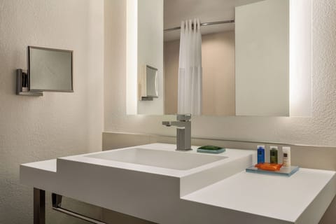 Combined shower/tub, eco-friendly toiletries, hair dryer, towels