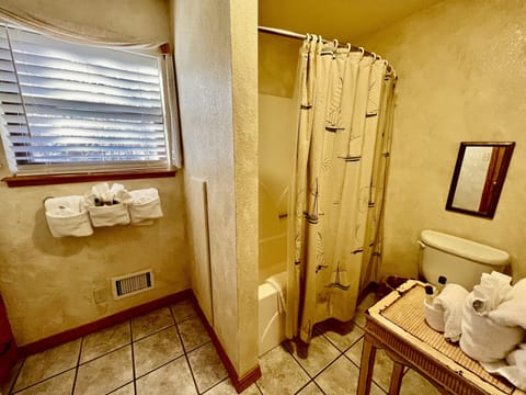 Cottage, 2 Bedrooms | Bathroom | Towels