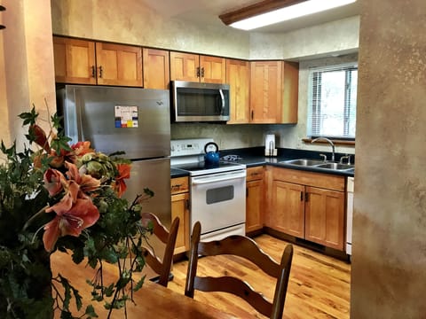 Cottage, 2 Bedrooms | Private kitchen | Fridge, oven, coffee/tea maker, toaster