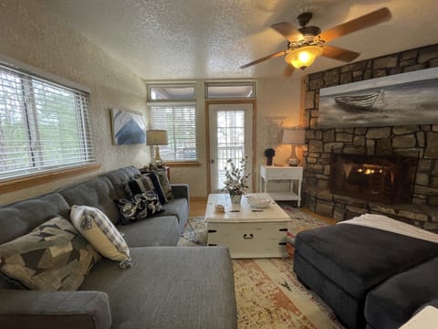 Cottage, 2 Bedrooms | Living area