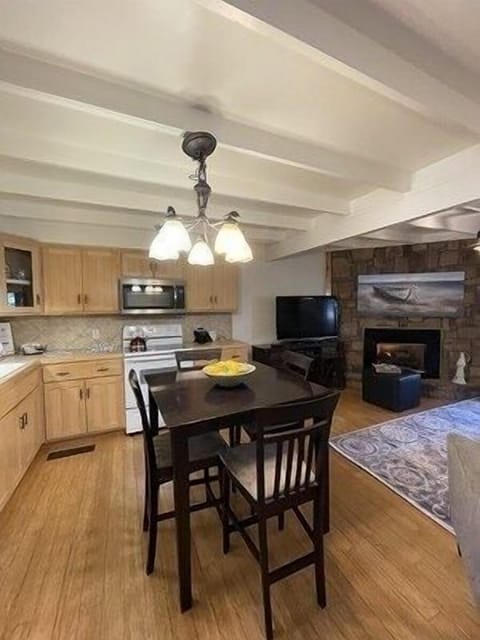 Dining Table, Furniture, Table, Dining Room, Indoors