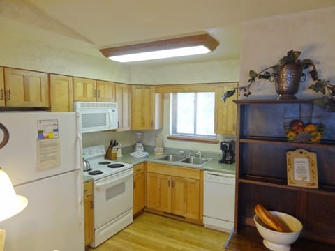 Indoors, Floor, Flooring, Microwave, Oven