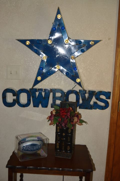 Flower, Flower Arrangement, Emblem, Furniture, Table