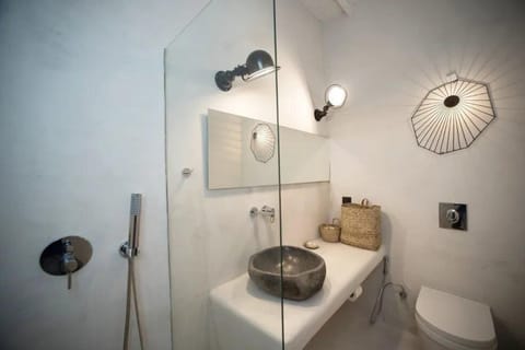 Superior Double Room | Bathroom | Shower, rainfall showerhead, hair dryer, bidet