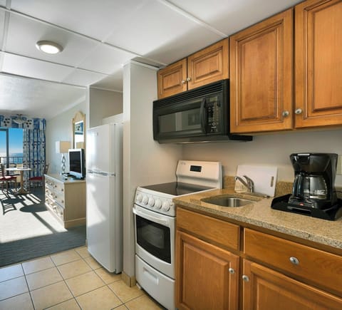 Oceanfront 2 Queen Efficiency | Private kitchen | Mini-fridge, microwave, coffee/tea maker, reusable coffee/tea filters