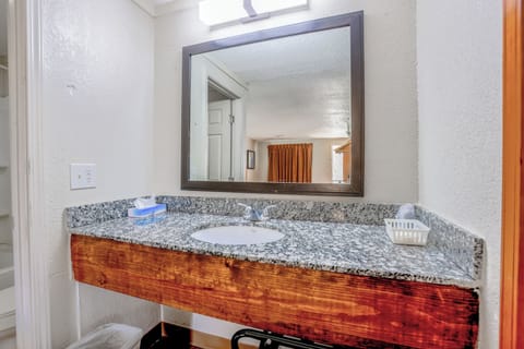 Standard Room, 2 Double Beds, Non Smoking | Bathroom | Combined shower/tub, towels, soap, shampoo