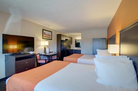 Business Suite | In-room safe, blackout drapes, soundproofing, iron/ironing board