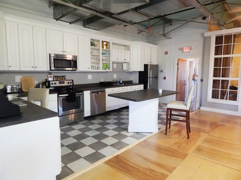 Apartment D: Riverfront Grand | Private kitchen | Fridge, microwave, oven, stovetop