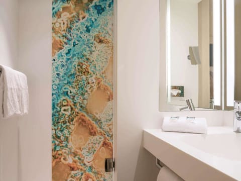 Standard Room, 1 Double Bed | Bathroom | Shower, eco-friendly toiletries, hair dryer, towels