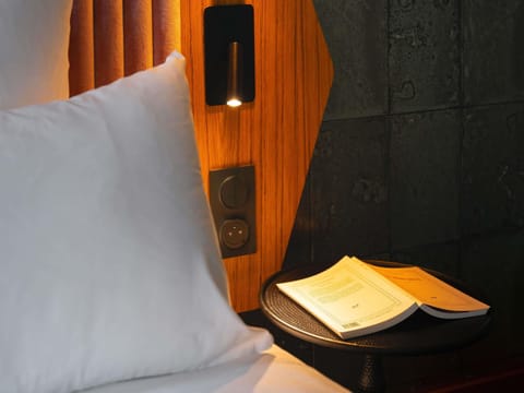 Deluxe Room, 1 Queen Bed | Premium bedding, minibar, in-room safe, individually furnished