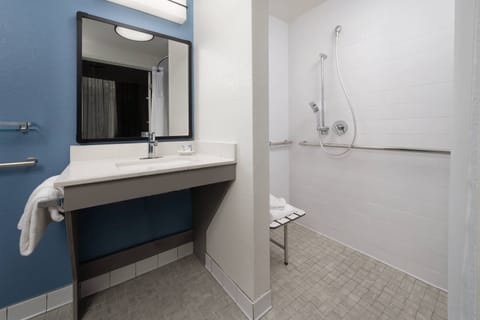 Suite, 1 Bedroom, 1 King Bed | Bathroom | Combined shower/tub, free toiletries, hair dryer, towels