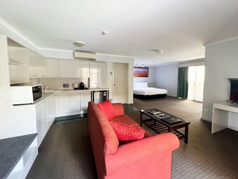 Deluxe Studio, 1 King Bed | Private kitchen | Mini-fridge, coffee/tea maker