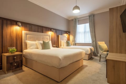 Executive Double Room | In-room safe, individually furnished, desk, iron/ironing board