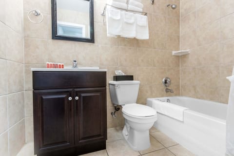 Combined shower/tub, deep soaking tub, designer toiletries, towels