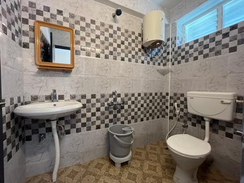 Deluxe Double Room | Bathroom