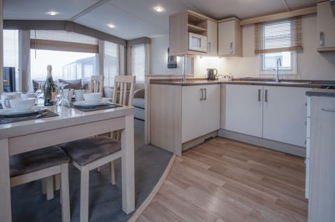 Ty Moselle 12 - 2 Bedroom Holiday Home - Amroth (13866)