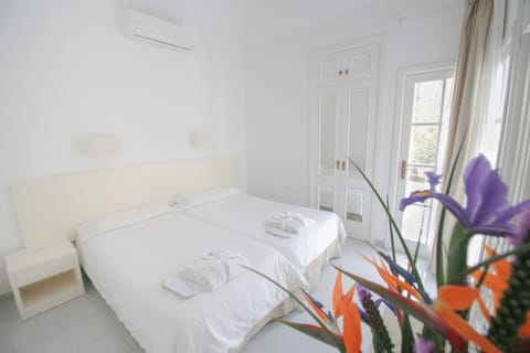 Apartment, 1 Bedroom (GOLD) | Iron/ironing board, free WiFi, bed sheets