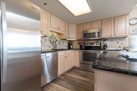 Condo, 3 Bedrooms | Private kitchen | Fridge, oven, coffee/tea maker