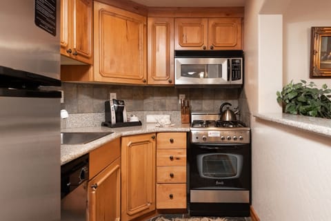 Condo, 2 Bedrooms | Private kitchen