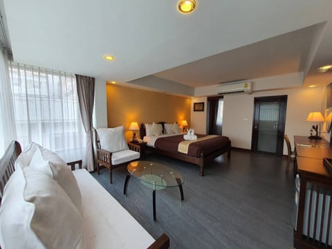 Deluxe Double Room | Premium bedding, in-room safe, desk, iron/ironing board