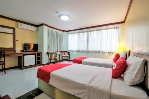 Deluxe Twin Room | In-room safe, desk, blackout drapes, free WiFi