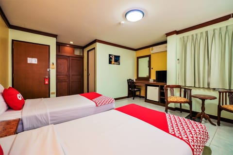 Deluxe Twin Room | In-room safe, desk, blackout drapes, free WiFi