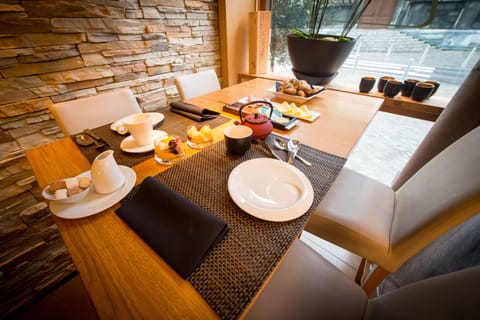 Daily continental breakfast (EUR 16 per person)