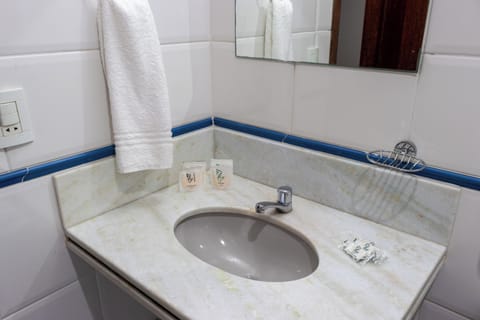 Superior Suite | Bathroom | Towels, soap, shampoo, toilet paper