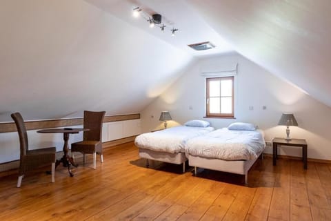 Family House, 2 Bedrooms | Premium bedding, free cribs/infant beds, rollaway beds, free WiFi