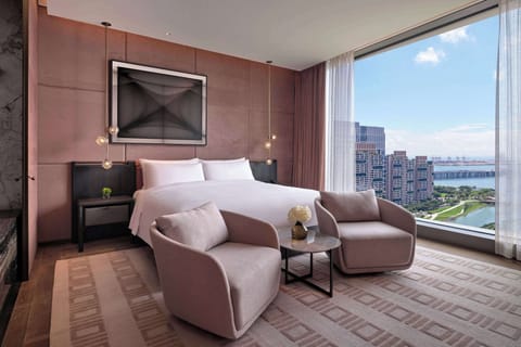 Suite, 1 King Bed (Conrad) | Premium bedding, minibar, in-room safe, desk