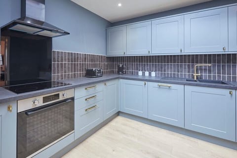 Castle View, Scarborough - Host & Stay