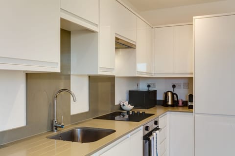 One Bedroom Apartment - Rooftop Terrace | Private kitchen | Full-size fridge, microwave, oven, dishwasher