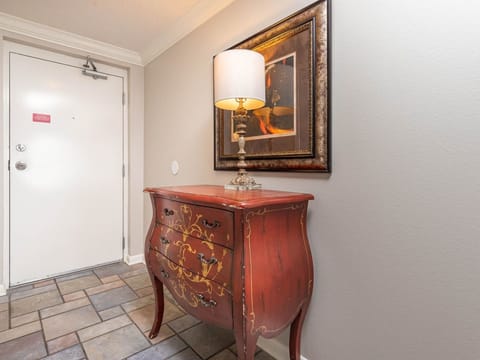 Condo, 3 Bedrooms | Interior